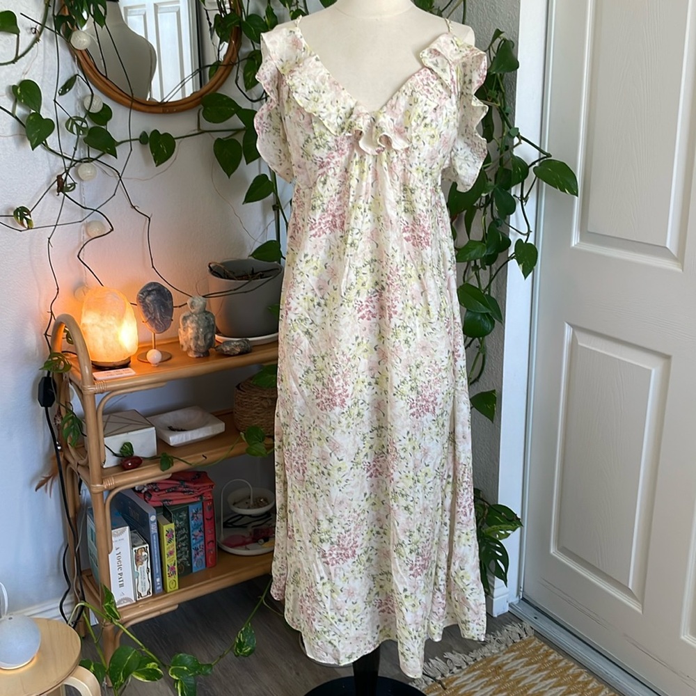 🌸🌼🌱Maxi Dress H&M Spaghetti Straps with Floral Design🌸🌷🌼🌱